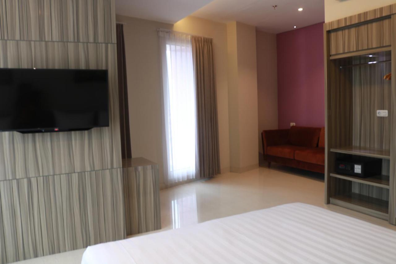 Surabaya River View Hotel Esterno foto