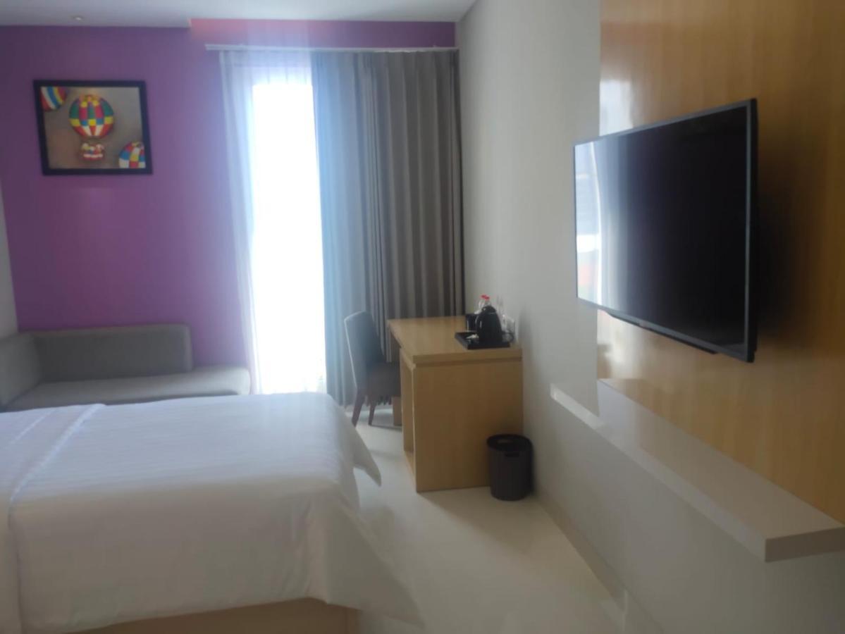 Surabaya River View Hotel Esterno foto